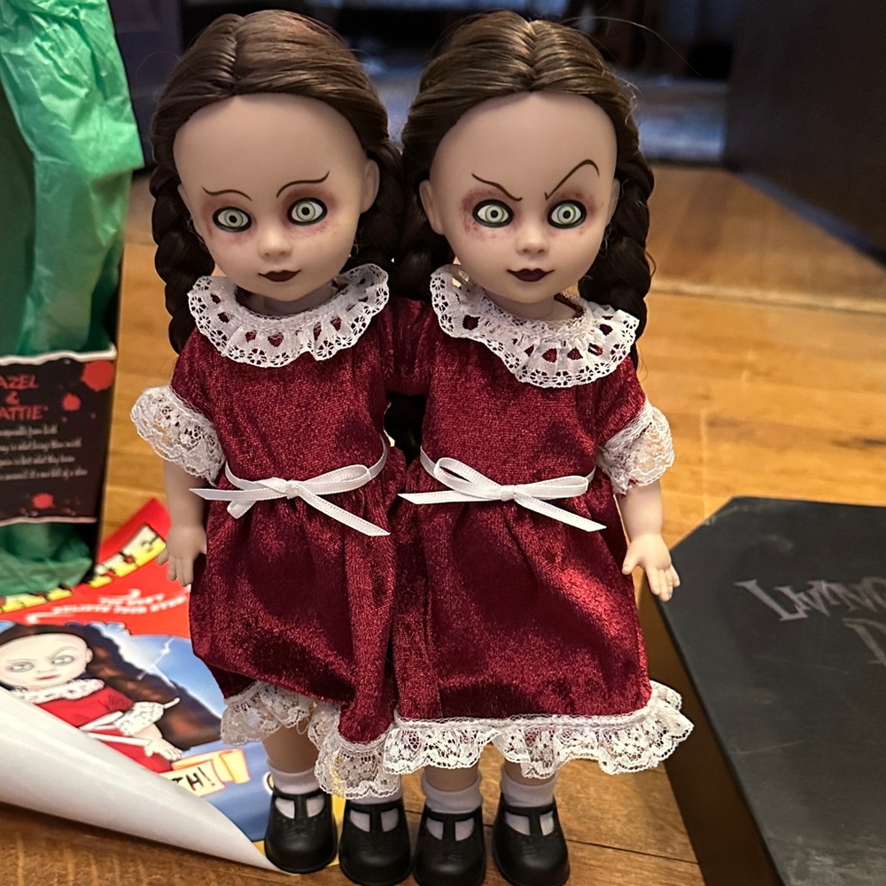 Living Dead Dolls Hazel & Hattie Tower Records Exclusive. - Picture 2 of 3
